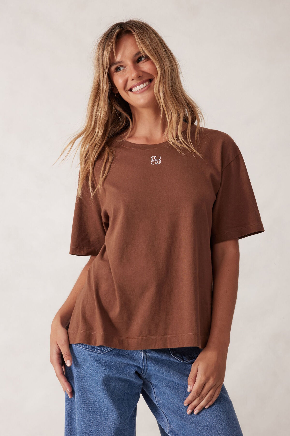 Stevie Slouchy Tee - Milk choc/monogram