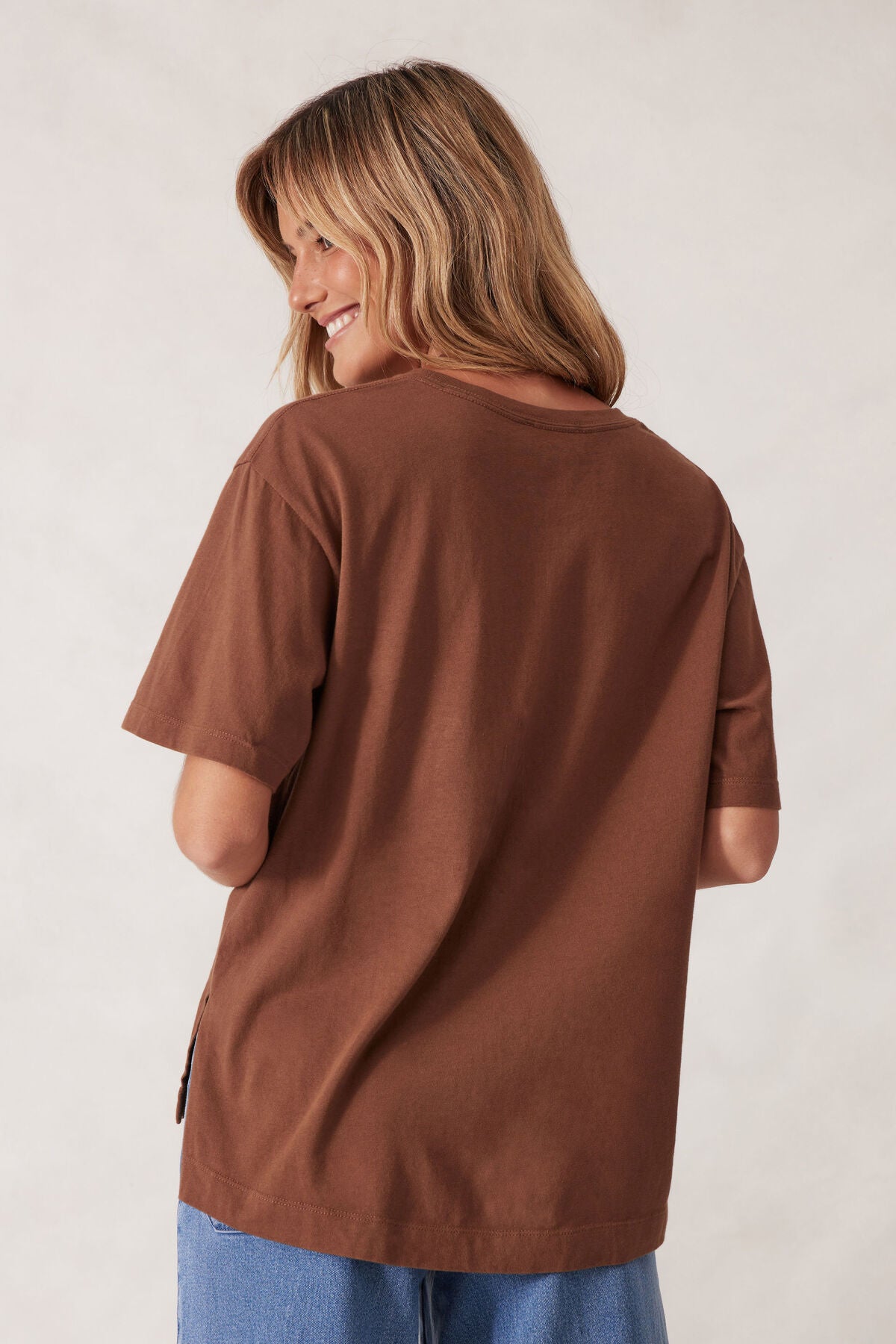 Stevie Slouchy Tee - Milk choc/monogram