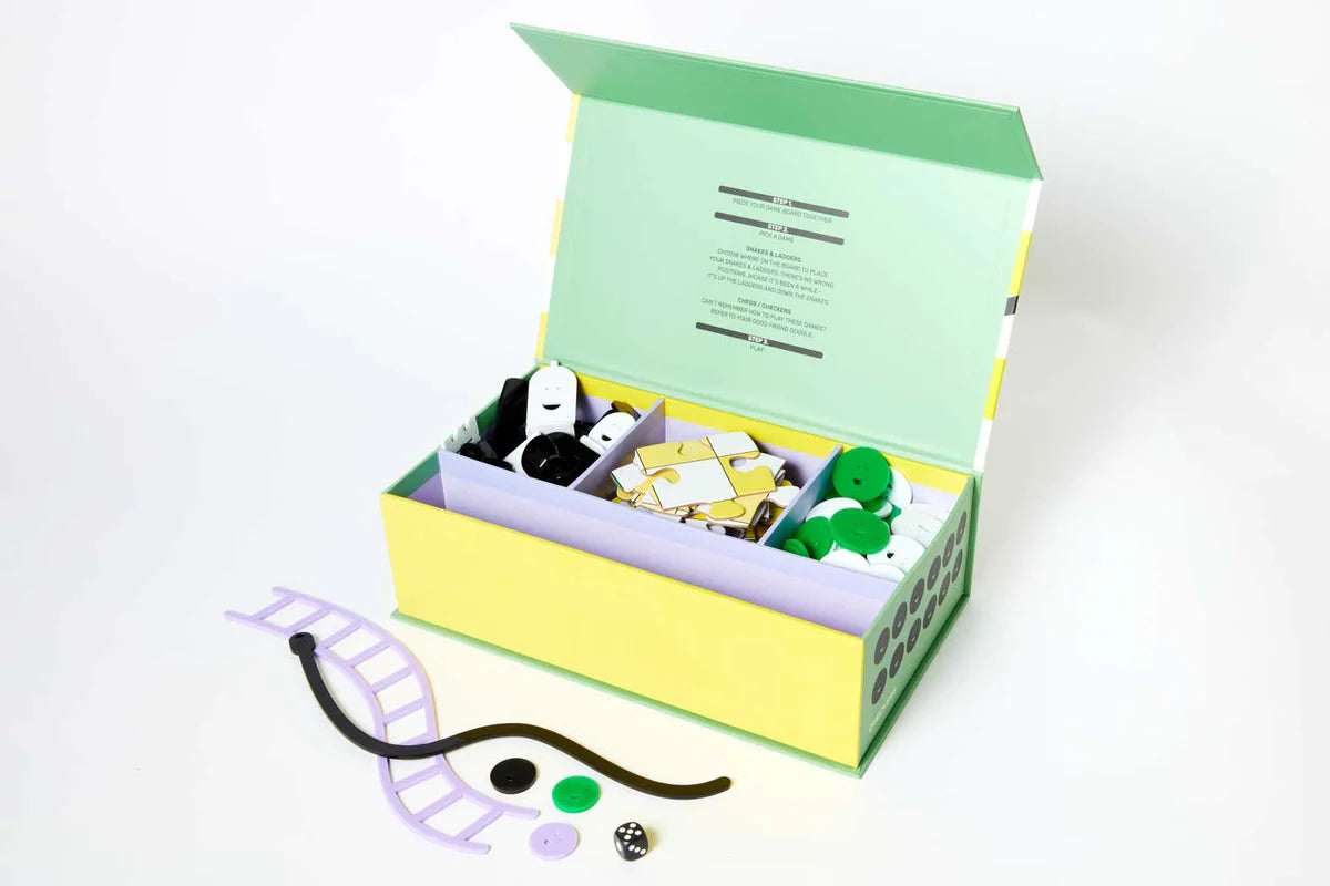 CHESS, CHECKERS, SNAKES & LADDERS - 3 IN 1 GAME SET