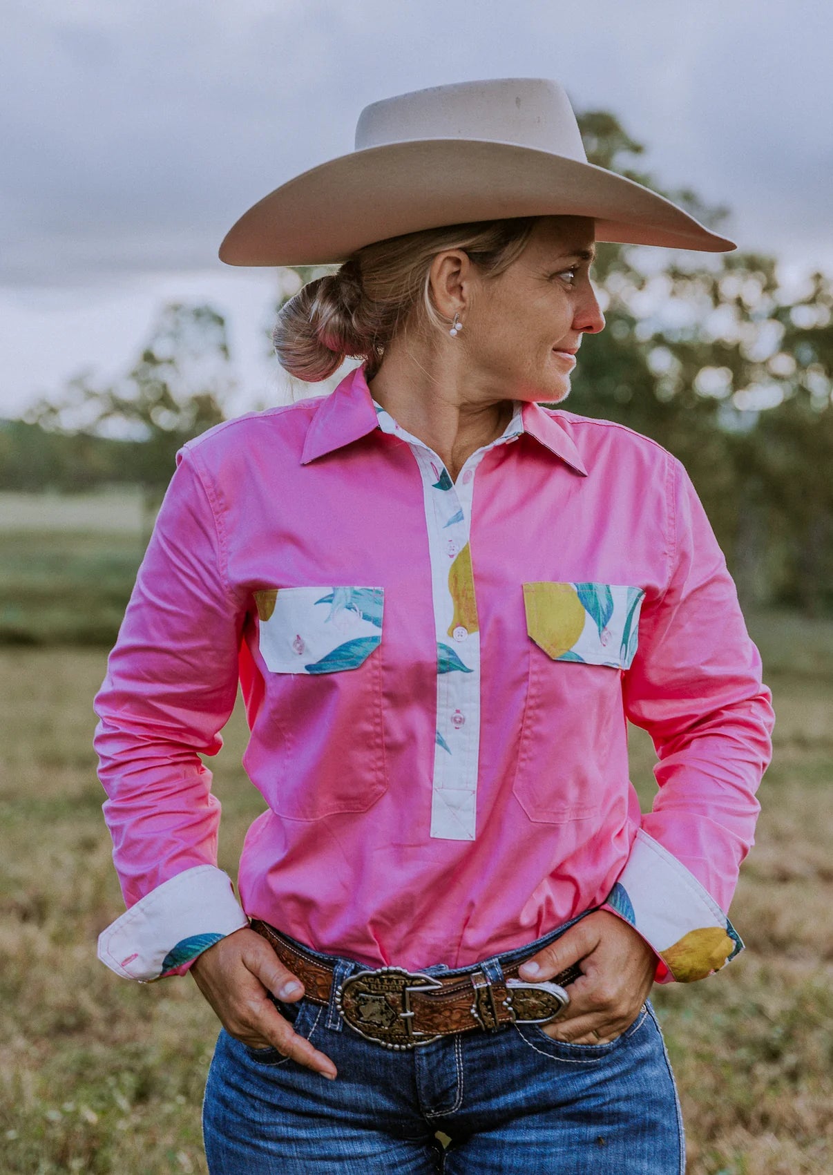 ANTOLA | Holly Half Button