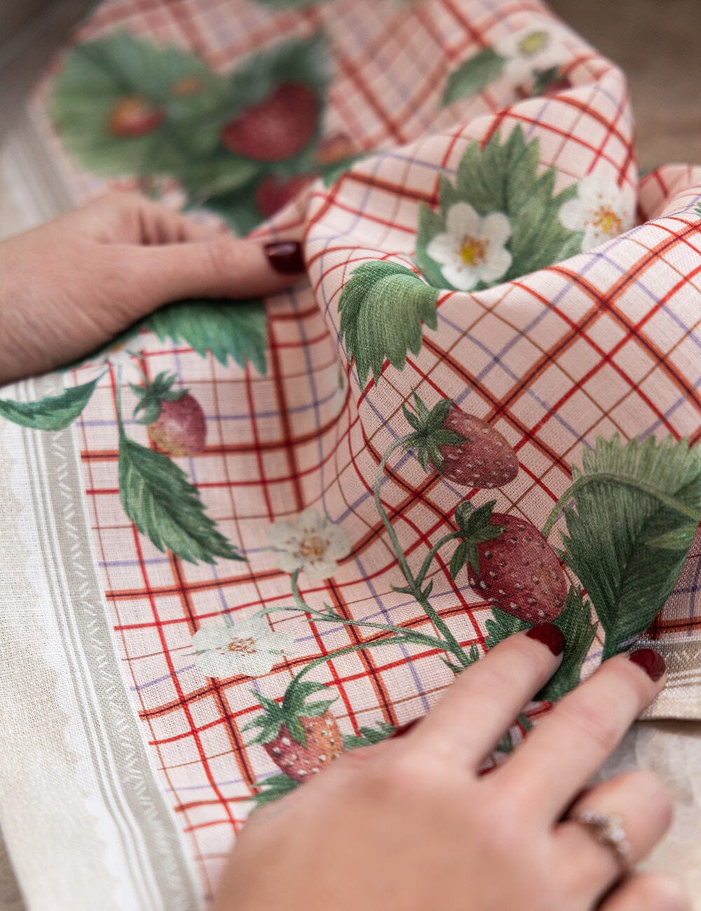 100% Linen Tea Towel - Strawberries