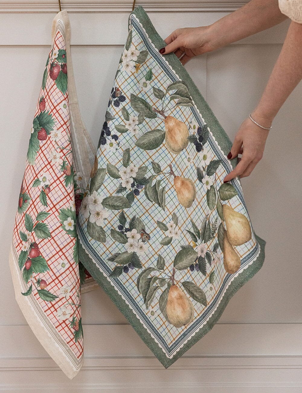 100% Linen Tea Towel - Strawberries