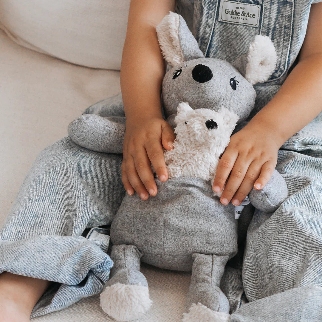 AND THE LITTLE DOG LAUGHED | Glenda kangaroo